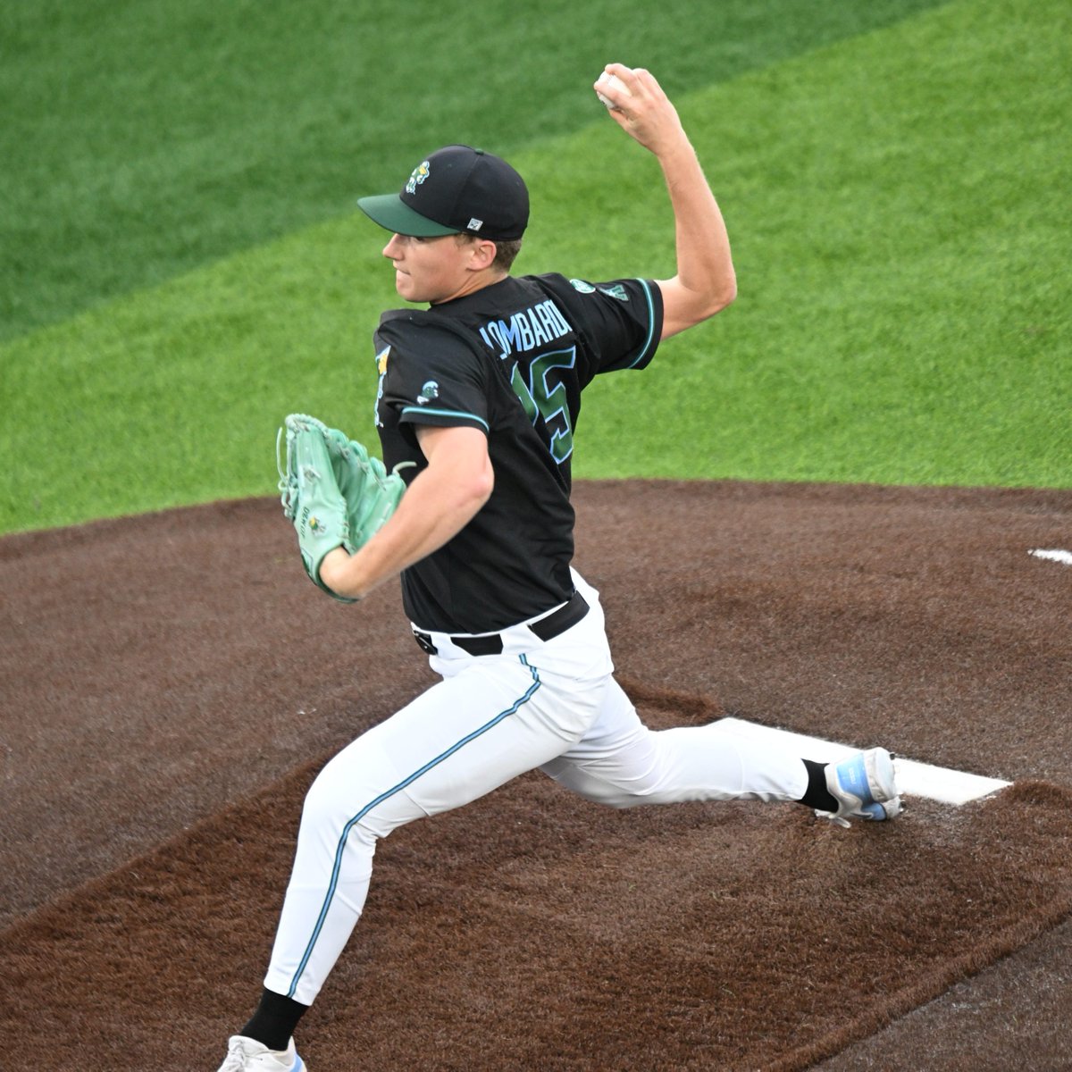 Baseball America (@baseballamerica) on Twitter photo Michael Lombardi has steadily ascended draft boards this spring 📈
The Tulane arm is a dynamic athlete on the mound.
More: baseballamerica.com/stories/6-coll…
📸 via <a href="/GreenWaveBSB/">Tulane Baseball</a> Michael Lombardi has steadily ascended draft boards this spring 📈
The Tulane arm is a dynamic athlete on the mound.
More: baseballamerica.com/stories/6-coll…
📸 via <a href="/GreenWaveBSB/">Tulane Baseball</a>