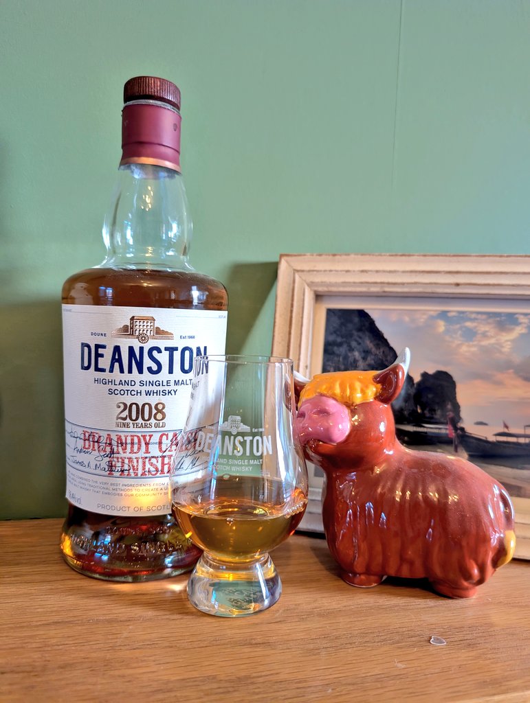 Some Fridays just deserve that special dram you've been waiting to open. #whisky