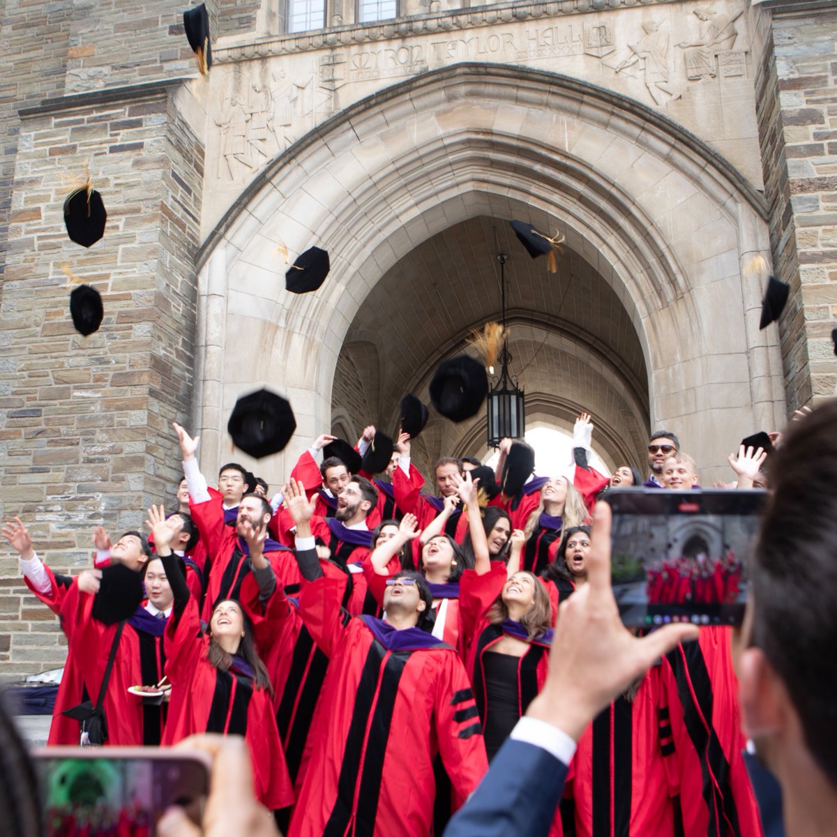 Congratulations to the Class of 2025 on graduating, we can't wait to celebrate this joyous achievement during Convocation, this Sunday, at 2pm! Want to watch the ceremony, but can't be present for it? For more information and/or to tune in, click here: bit.ly/4iZ95Vg.
