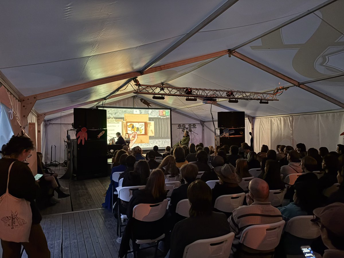 🇨🇿🍺 po roce zase ta skvela drevni indie herni atmosfera. Publikum hraje a fandi s autory her. pLevel na #anifilm