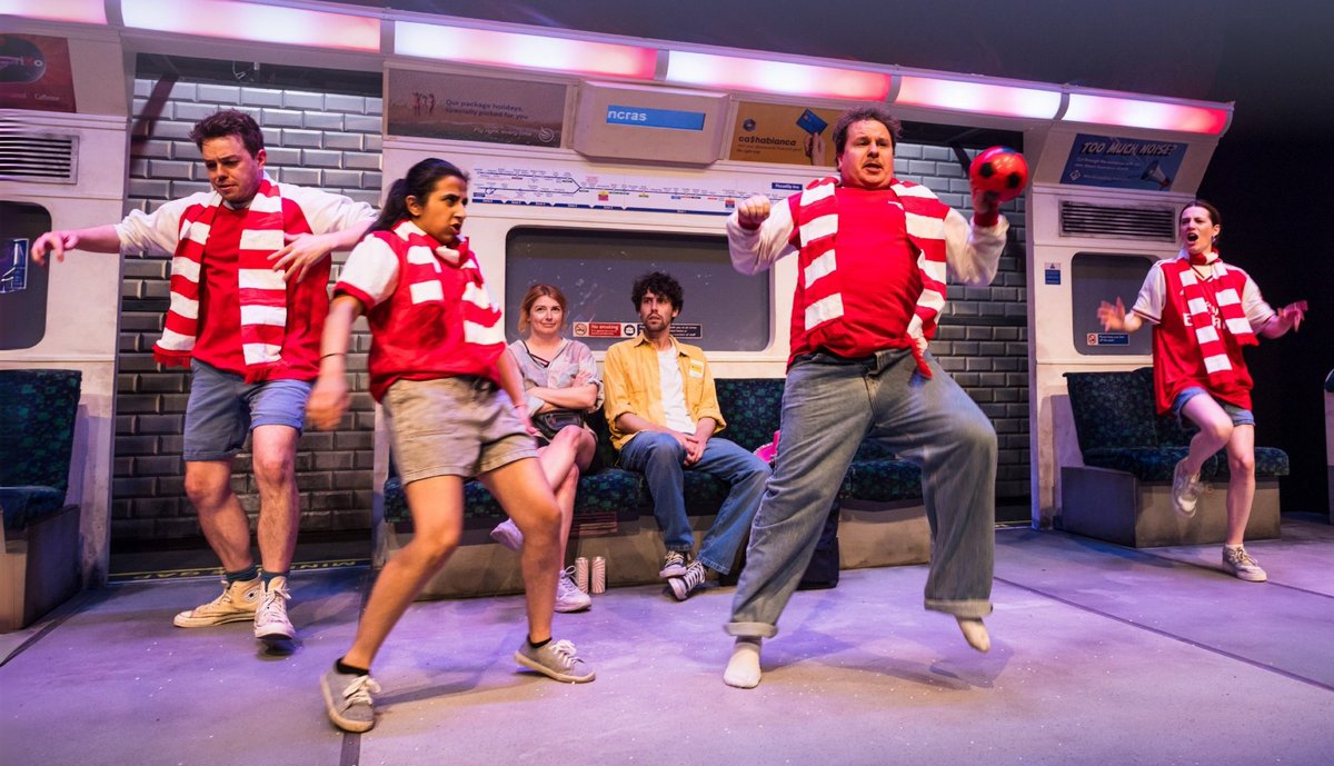 "Confused American tourists, chatty pensioners, invading hordes of football fans and a hen party" Theatre review: Cockfosters partially-obstructed-view.blogspot.com/2025/05/theatr…