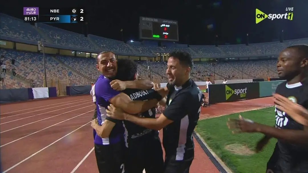 انا بجري في الشارع ورافع مكنة
ATM