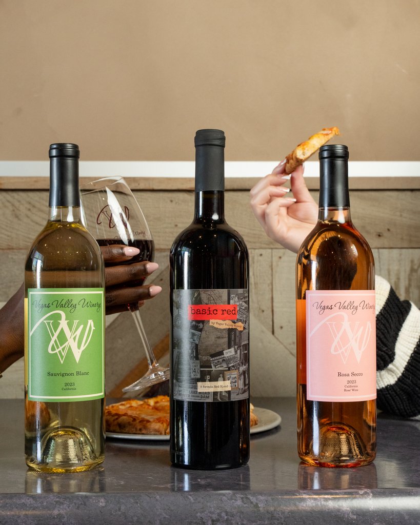 What could be better than wine, live music, and pizza? 🍷🍕

Join us tonight in the tasting room for an unforgettable evening with Amy Dunn performing live. You won’t want to miss it!
Can’t make it tonight? No worries. @tommyplive will be playing tomorrow!
vegasvalleywinery.com/event/friday-n…