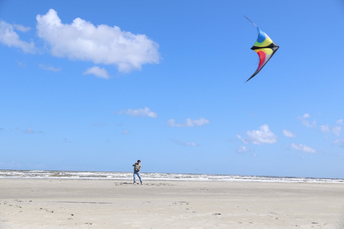 c_gathier's tweet photo. Of het nou niet saai is om elk jaar naar #Ameland te gaan.....uhhhh
#zon #zee #strand #rust #ruimte #vliegeren #schepnetten #vogelskijken #strandschattenzoeken https://t.co/9PQfgk9TwR