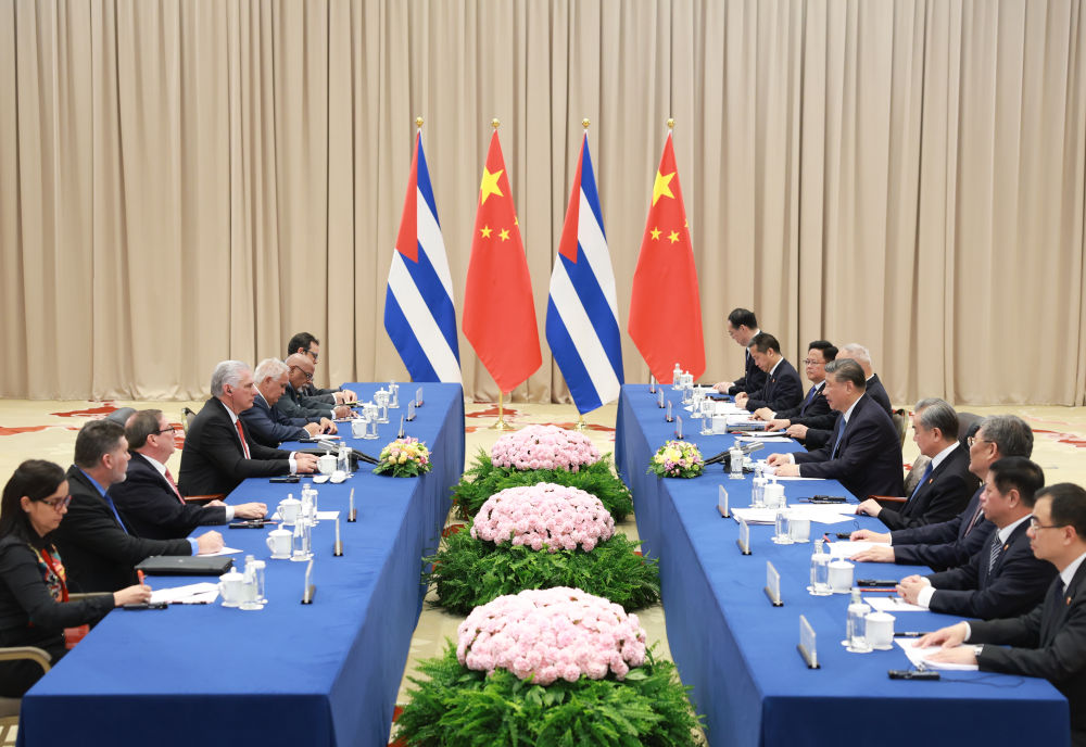 El Presidente Xi señaló que este año marca el 65º aniversario del establecimiento de relaciones diplomáticas entre China y Cuba. #China está dispuesta a consolidar aún más la férrea amistad con #Cuba y a construir una comunidad de un futuro compartido China-Cuba más estrecha.