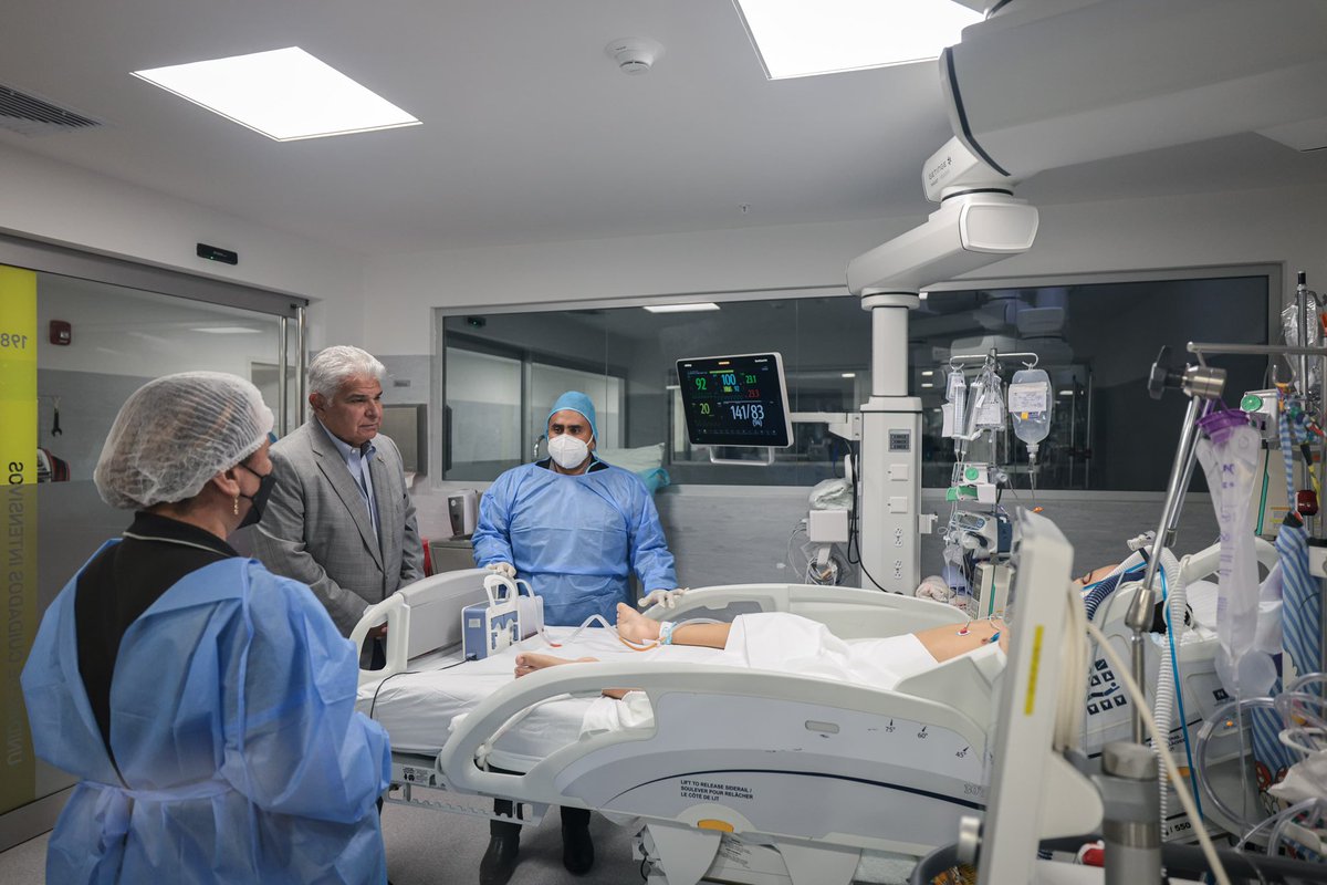 as_salazar's tweet image. Presidente @JoseRaulMulino VISITA NIÑA QUE RECIBIÓ PEDRADA EN MANIFESTACIÓN
El Presidente de la República, José Raúl Mulino, visitó esta mañana en la Ciudad de la Salud a la niña de 4 años que recibió una pedrada en la cabeza, cuando el vehículo en el que transitaba con su…