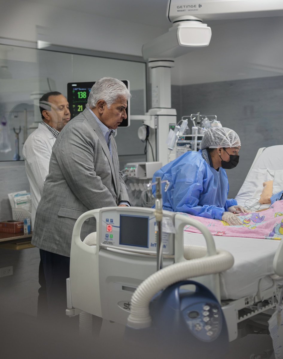 as_salazar's tweet image. Presidente @JoseRaulMulino VISITA NIÑA QUE RECIBIÓ PEDRADA EN MANIFESTACIÓN
El Presidente de la República, José Raúl Mulino, visitó esta mañana en la Ciudad de la Salud a la niña de 4 años que recibió una pedrada en la cabeza, cuando el vehículo en el que transitaba con su…