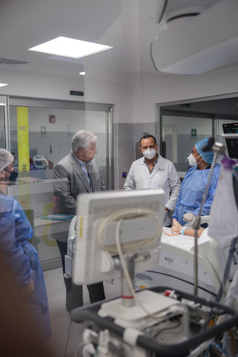 as_salazar's tweet image. Presidente @JoseRaulMulino VISITA NIÑA QUE RECIBIÓ PEDRADA EN MANIFESTACIÓN
El Presidente de la República, José Raúl Mulino, visitó esta mañana en la Ciudad de la Salud a la niña de 4 años que recibió una pedrada en la cabeza, cuando el vehículo en el que transitaba con su…