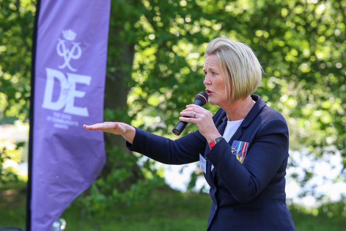 MandyHickson's tweet image. I’ve just left Buckingham Palace feeling super inspired after meeting so many amazing #GoldAward holders today – a massive congrats to you all! @DofE