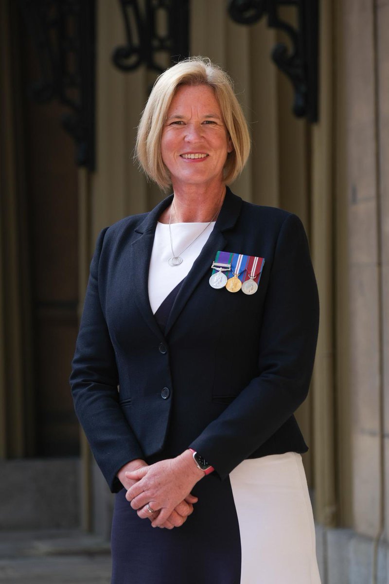 MandyHickson's tweet image. I’ve just left Buckingham Palace feeling super inspired after meeting so many amazing #GoldAward holders today – a massive congrats to you all! @DofE