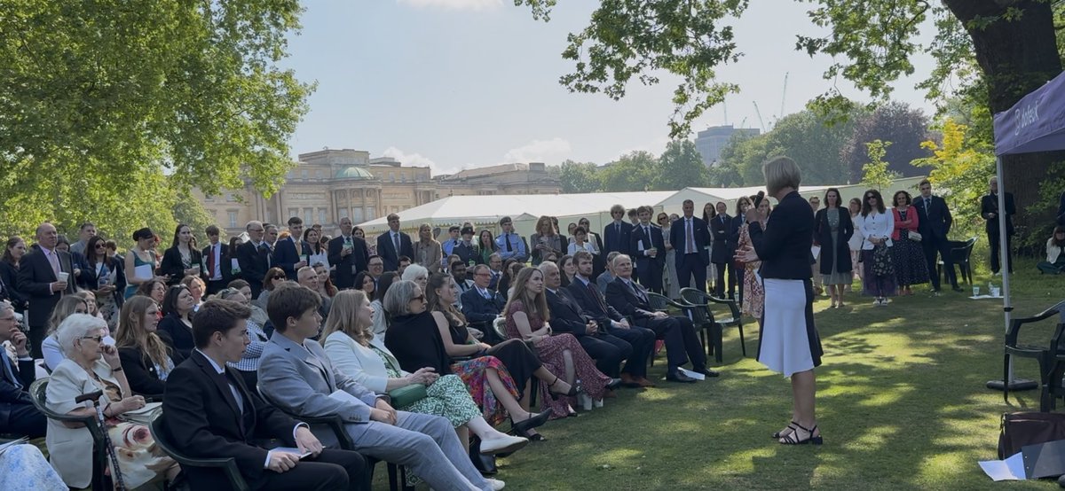 MandyHickson's tweet image. I’ve just left Buckingham Palace feeling super inspired after meeting so many amazing #GoldAward holders today – a massive congrats to you all! @DofE