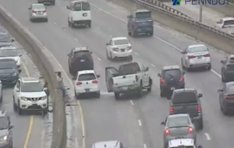 KYWRadioTraffic's tweet image. 95 southbound at Broad Street, there's a single vehicle crash taking out part of the left lane and part of a center lane. #SouthPhilly
@511PAPhilly @KYWNewsradio