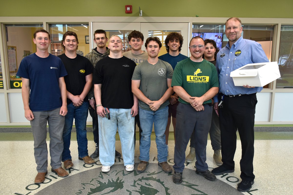 We want to thank Lake Anna Food Lion store manager Jeff Salmon for stopping by today! Jeff spread some kindness today by presenting a congratulatory cake to our 2025 Educator of the Year, Shane Robertson! 🎂 
#CommunityPartners #TeamLCPS #LouisaLEADS