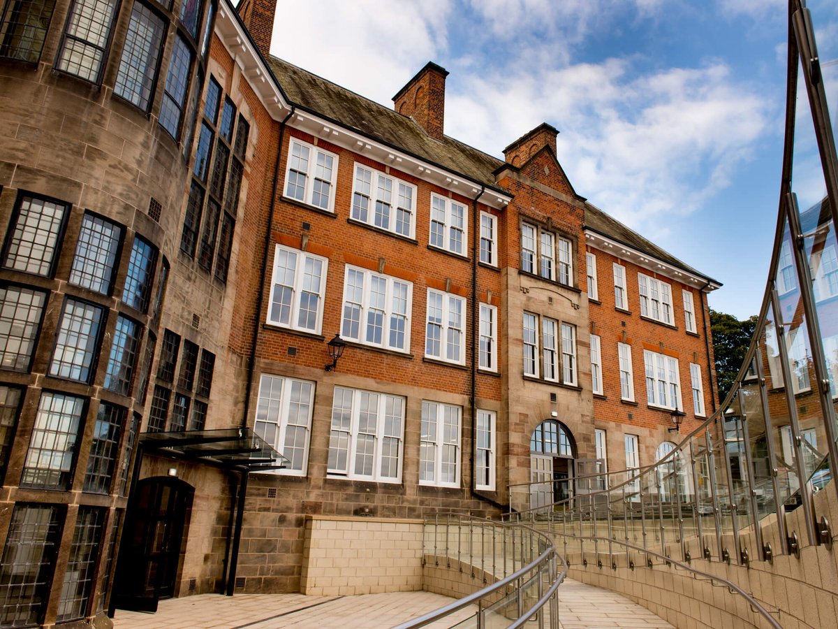 Choosing a university is a big decision, and we believe that the best way to make that choice is to see it for yourself 👩‍⚕️🔍

Join us at our Chesterfield Open Day to explore your chosen subject and see what it's like to study at our Chesterfield site: ow.ly/eFrh50VQ4S0