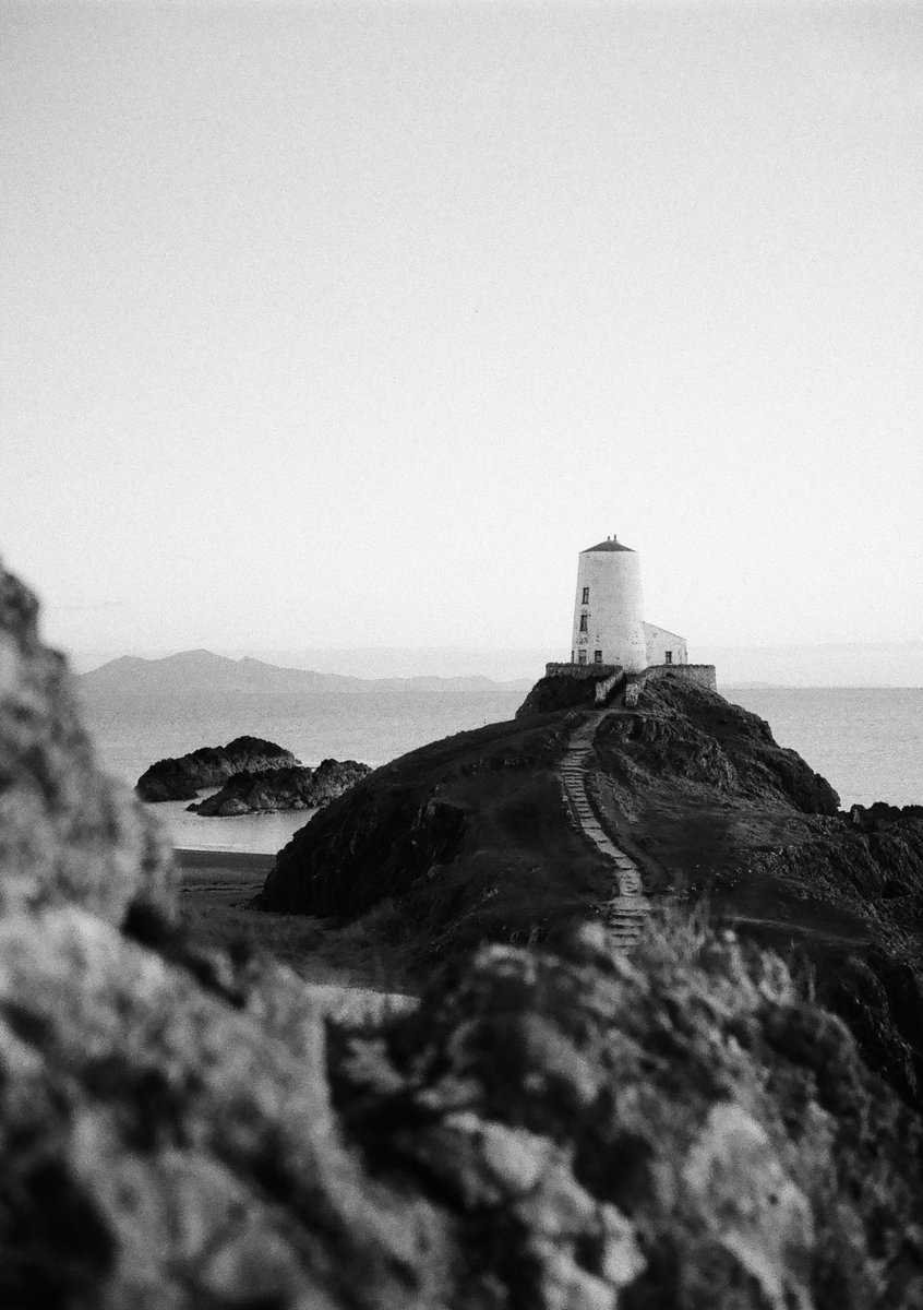 ILFORDPhoto's tweet photo. Jan shot a roll of Kentmere Pan 200 on his Pentax 17 while exploring the stunning landscapes of Anglesey.

©jan.onfilm

#ilfordphoto #kentmere200 #kpan200 https://t.co/pF1mbzgrs1