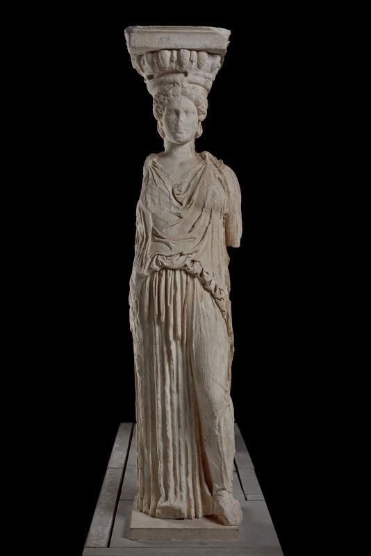 eurojovla's tweet photo. This woman in the LED screen is not just a woman, but a Greek Caryatis. It’s a part of the Parthenon (Elgin marbles) that was stollen from Greece during the Ottoman Empire. The British museum still refuses to give them back to Greece where they belong to. https://t.co/2uNwKEH5fD
