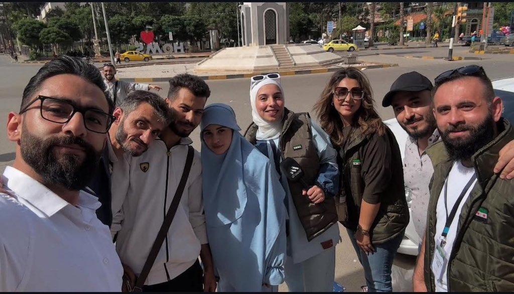 منورة كنتنا 😁😁 أما زالو يصيحون ويرفسون في الترند 🤨