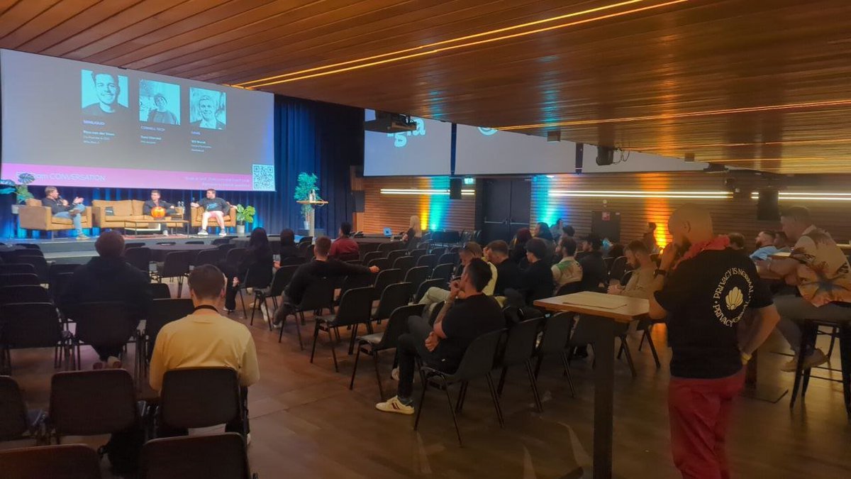 Arbius is out at ETHDam @cryptocanal talking decentralized AI 🤖

Come stop by, say hi, and try out arbiusplayground.com. 

Beat biba in chess to win $10 in $AIUS