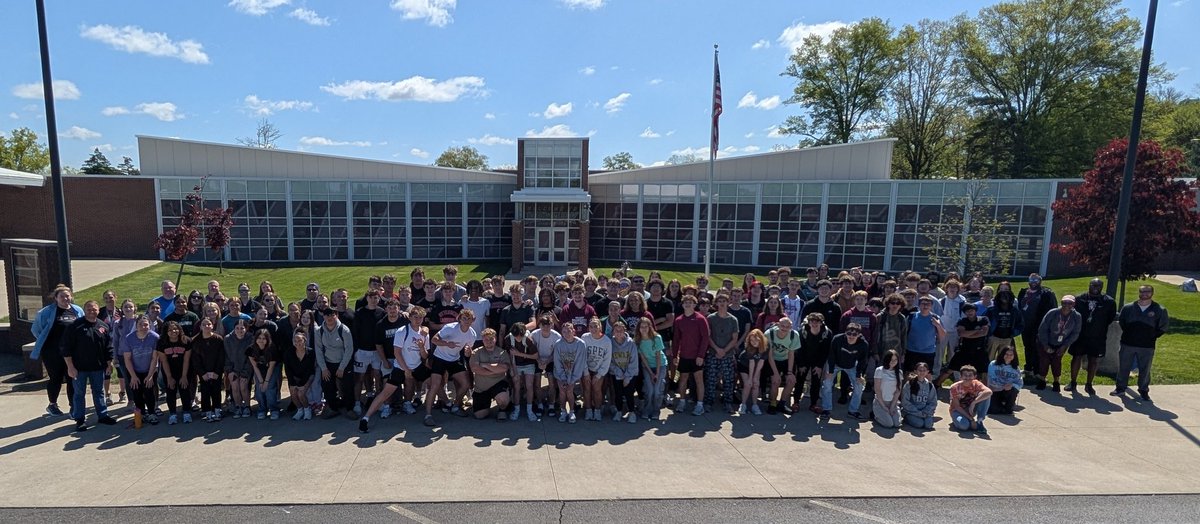 NHS students are headed out into the city for the annual #NHSCommunityCleanUp Day. Go Cats!