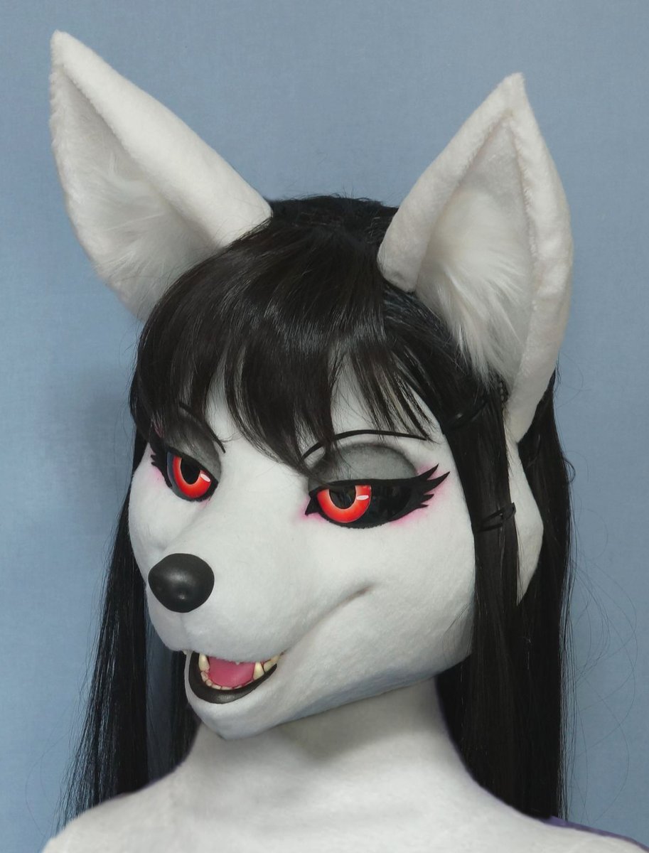 Nautilus20000's tweet photo. This is my latest work, a fox mask.
This is the first time I tried to reproduce the glowing eyes.
The owner kindly allowed us to open it to the public as soon as possible.
I would like to thank the owner again. https://t.co/RAEULJ1arS