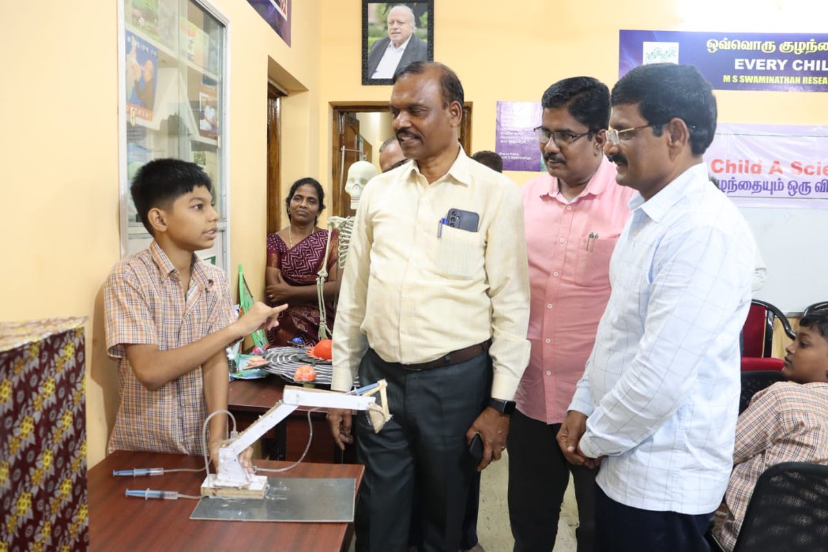 Glad to be a part of the #EveryChildaScientist summer batch inauguration <a href="/mssrf/">MSSRF</a> Pudukkottai. #ECAS nurtures #scientifictemper by linking science, nature, and society among Govt. School students. Overwhelming response from the students and parents.