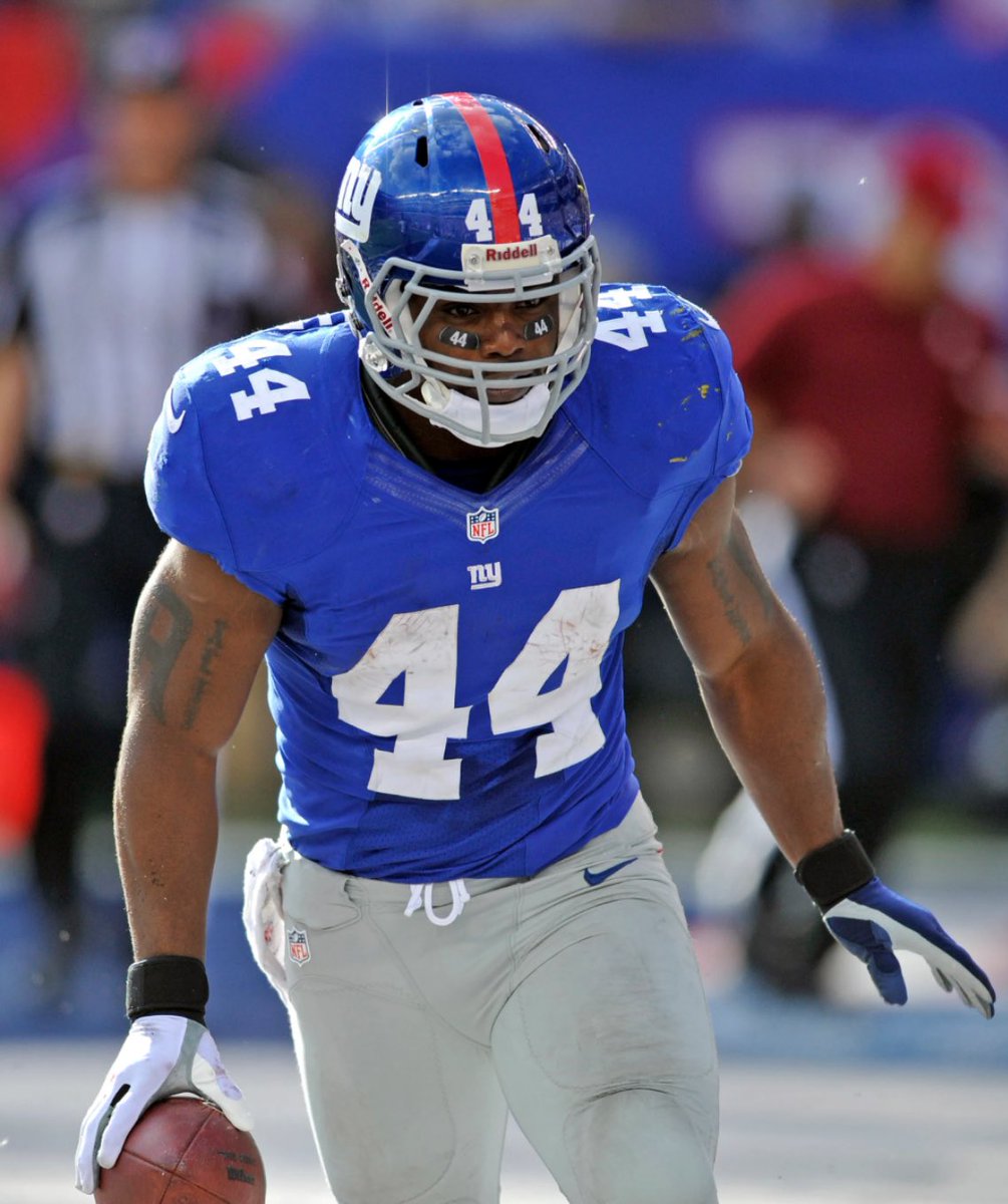 Cam Skattebo is wearing 44 just like Ahmad Bradshaw did. I love it🥲