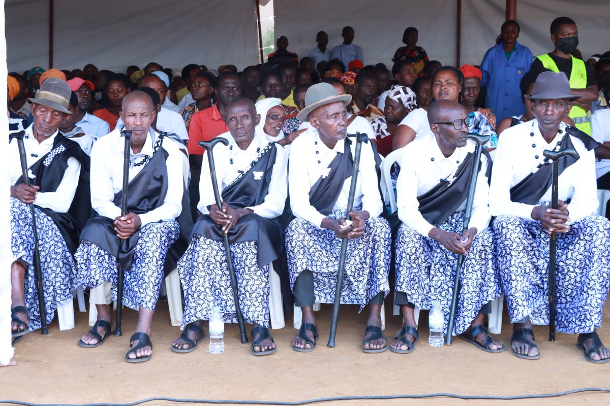 MwogoBugesera's tweet photo. Uyu munsi, mu Murenge wa @MwogoBugesera, mu Kagari ka #Rugunga, habaye igikorwa cyo #Kwibuka31 Jenoside yakorewe Abatutsi.
Ni igikorwa cyitabiriwe n'Umuyobozi w'Imirimo rusange y'Akarere, @JNiyongaboR, Ibuka, inzego z'umutekano, abaturage n'inshuti za Mwogo.
#Kwibuka31 https://t.co/LVZqooUkaZ
