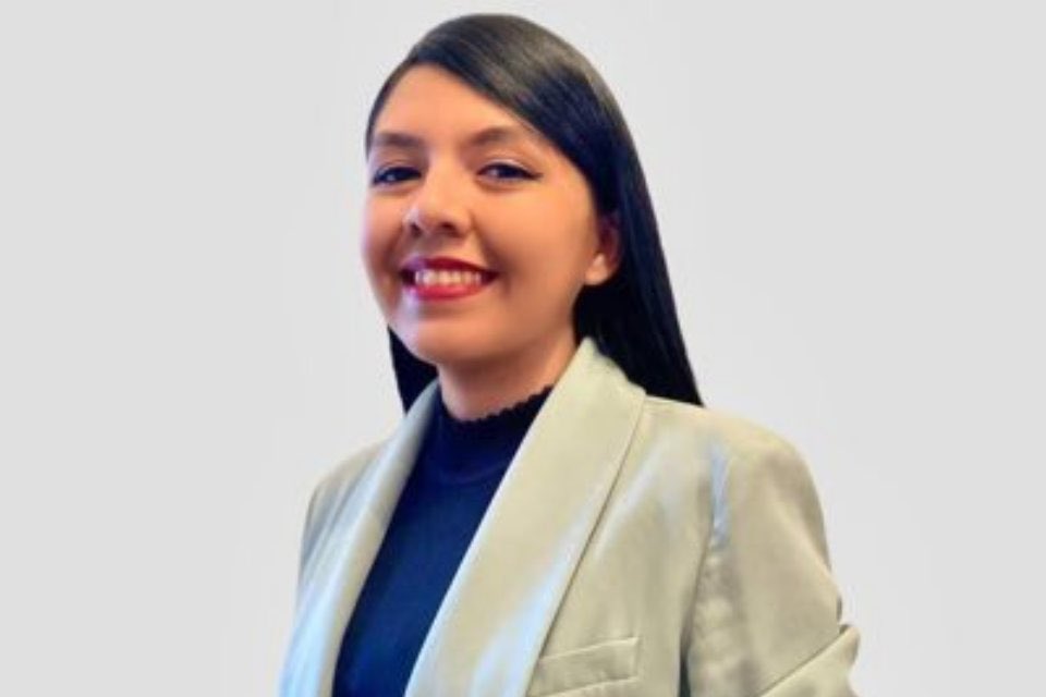 Hoy #9Mayo está de cumpleaños María Oropeza, una joven venezolana, abogada y activista política del Edo. Portuguesa, detenida injustamente hace nueve meses.

Por ella y por todos los presos políticos alzamos la voz🔊

¡Exigimos su liberación inmediata!

#HacerPolíticaNoEsDelito