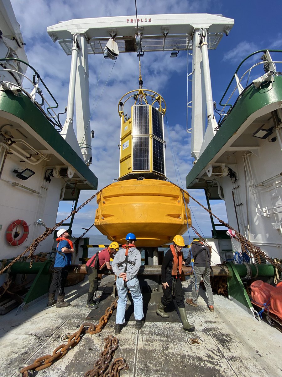 Cloughlinvt's tweet image. We’re enjoying the rare days of sunshine on deck during the #CE25007 survey and  gave a short intro to @MarineInst M6 #IMDBON buoy to 3 students on board. Doreen will use data from M6 &amp;amp; South Rockall Mooring for her MSc project

Zdenek, our technician, shows them the CTD in hull.