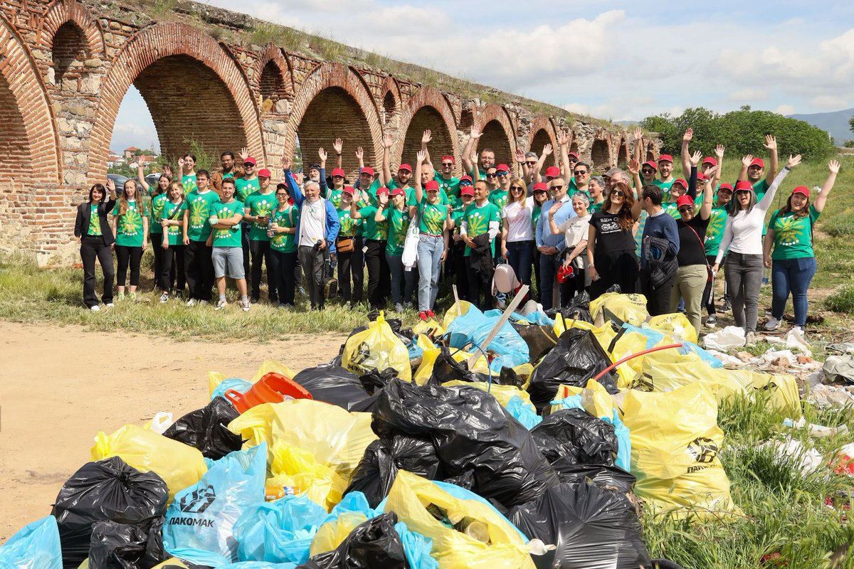 Participated in #Generalka weekend at  #Aquaduct in #Skopje - organized by #ManandMountain and #Pivara - please take care of your #environment, do not throw your #trash in your beautiful landscape - фала!
#wastemanagement #WeShineTogether <a href="/NLinSkopje/">Dutch Embassy North Macedonia</a> <a href="/gogamkd/">Гордана Сиљановска Давкова (Gordana Siljanovska)</a> <a href="/IzetMexhiti/">Izet Mexhiti</a>