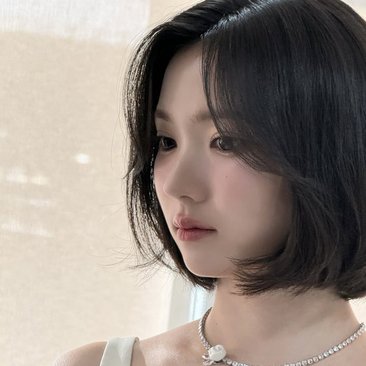 RlhEIv0lS_IYlqZ's tweet photo. 韓国ボブの可愛い巻き方↓ https://t.co/crZdlIE8dd