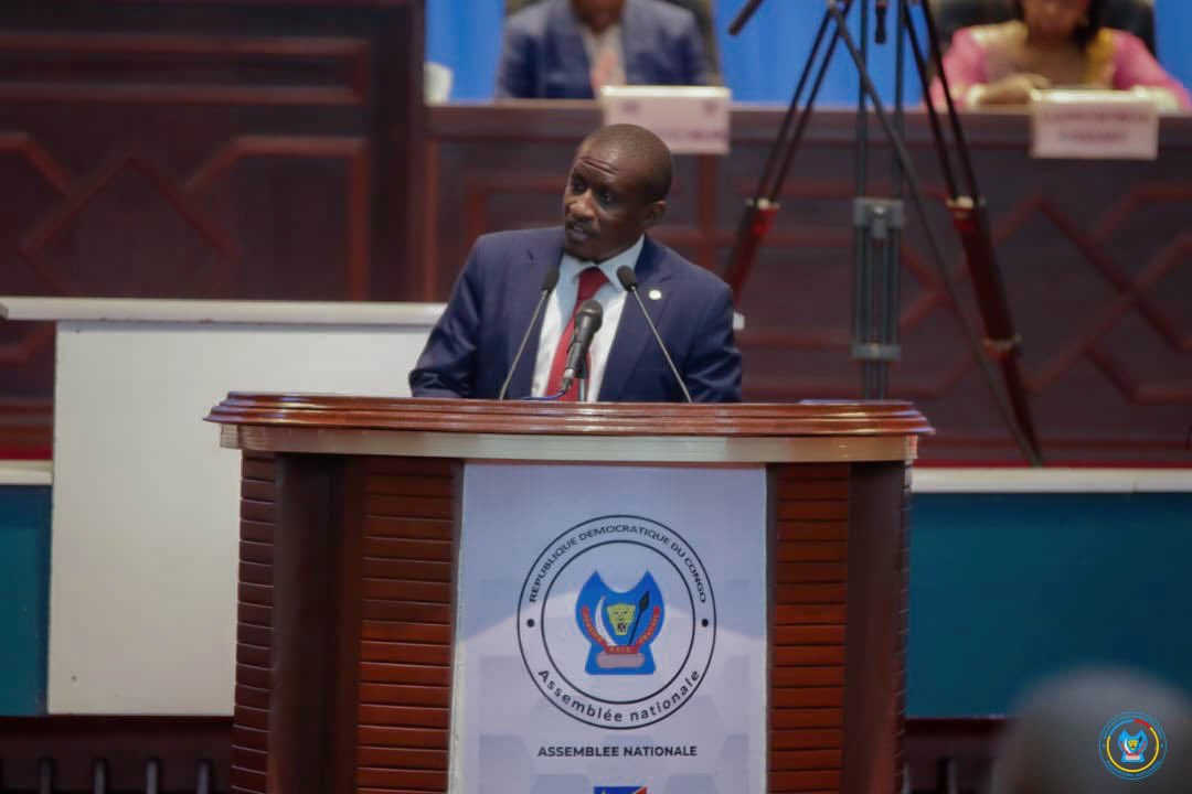 Tony Ndzoli (@tonyndzoli) on Twitter photo Plénière du Mercredi 7 Mai 2025 :
<a href="/AyobSafro/">Hon. AYOBANGIRA SAFARI🇨🇩</a> prends la parole sur la question et proposition de loi sur la sécurité alimentaire en RDC. Plénière du Mercredi 7 Mai 2025 :
<a href="/AyobSafro/">Hon. AYOBANGIRA SAFARI🇨🇩</a> prends la parole sur la question et proposition de loi sur la sécurité alimentaire en RDC.