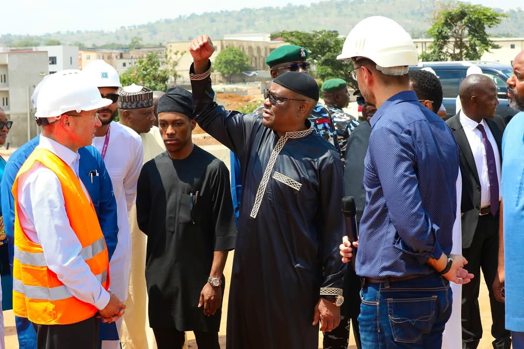 possible1001's tweet photo. FCT Minister, @GovWike, during the inspection of the ongoing rehabilitation of the Abuja International Conference Centre, today.
#wikeisworking https://t.co/gPqzSPNFF0