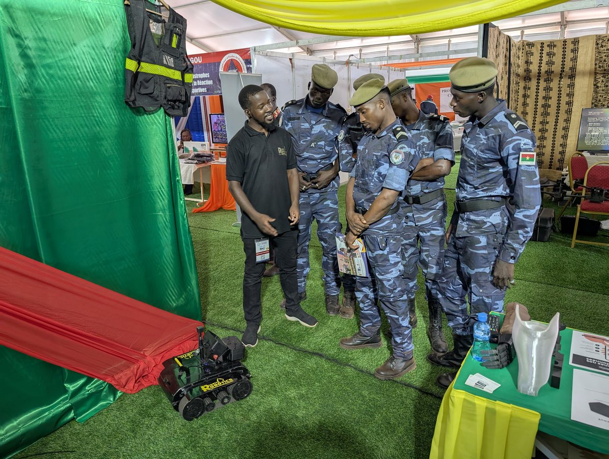 RoboticsDiakite's tweet image. Diakité Robotics aux côtés des FAMA au Salon International SYSDEF 2025 !
📍 Ouagadougou – du 8 au 10 mai

Diakité Robotics est fière de représenter l’innovation technologique Malienne au service de la sécurité et de la défense, aux côtés des Forces Armées Maliennes (FAMA) lors du…