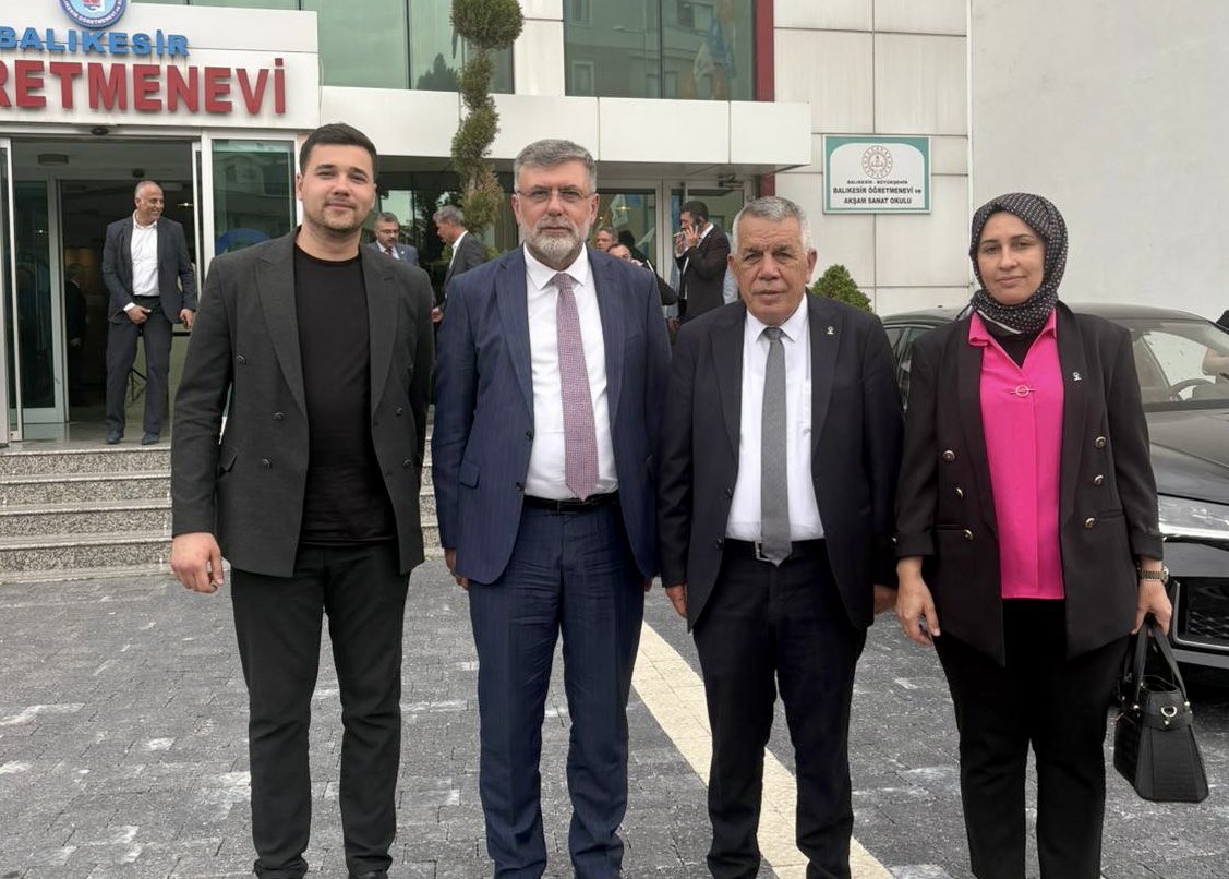 Genel Bşk. Yrd. ve Teşkilat Bşk. Sn. <a href="/abuyukgumus/">Ahmet Büyükgümüş</a> ’ü Balıkesir’de ağırlamaktan memnuniyet duyduk.
İl Bşk. <a href="/ma_balikesir/">Mehmet Aydemir</a> , MV’lerimiz Sn. <a href="/ismailok_/">İsmail OK 🇹🇷</a> , <a href="/MustafaCanbey/">Dr. Mustafa Canbey</a> ve teşkilatımızla şehrimize dair verimli bir toplantı gerçekleştirdik.