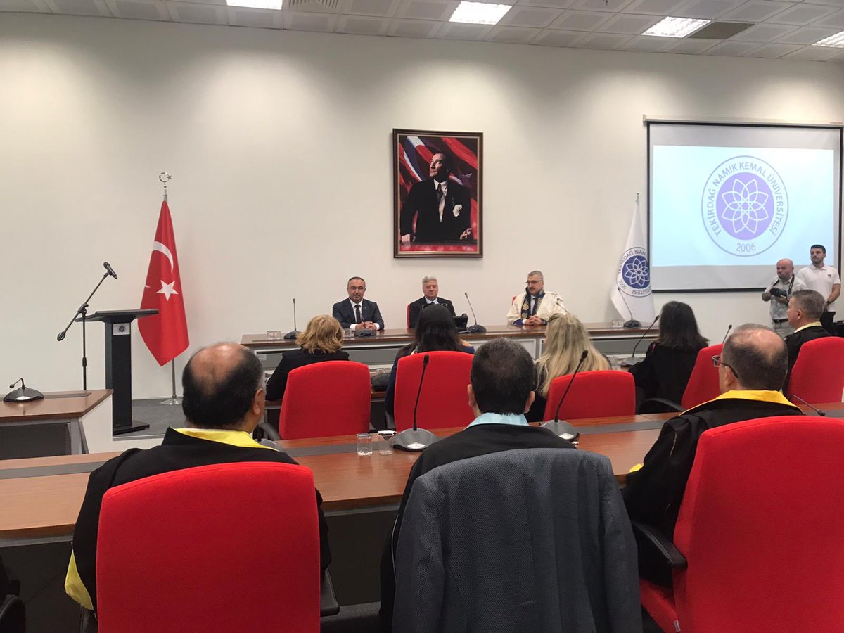 atespolychem's tweet photo. Kuzey Makedonya Eski Cumhurbaşkanı Prof İvanov a Fahri doktora tebliğ töreninden… https://t.co/IRjSrpYBsg