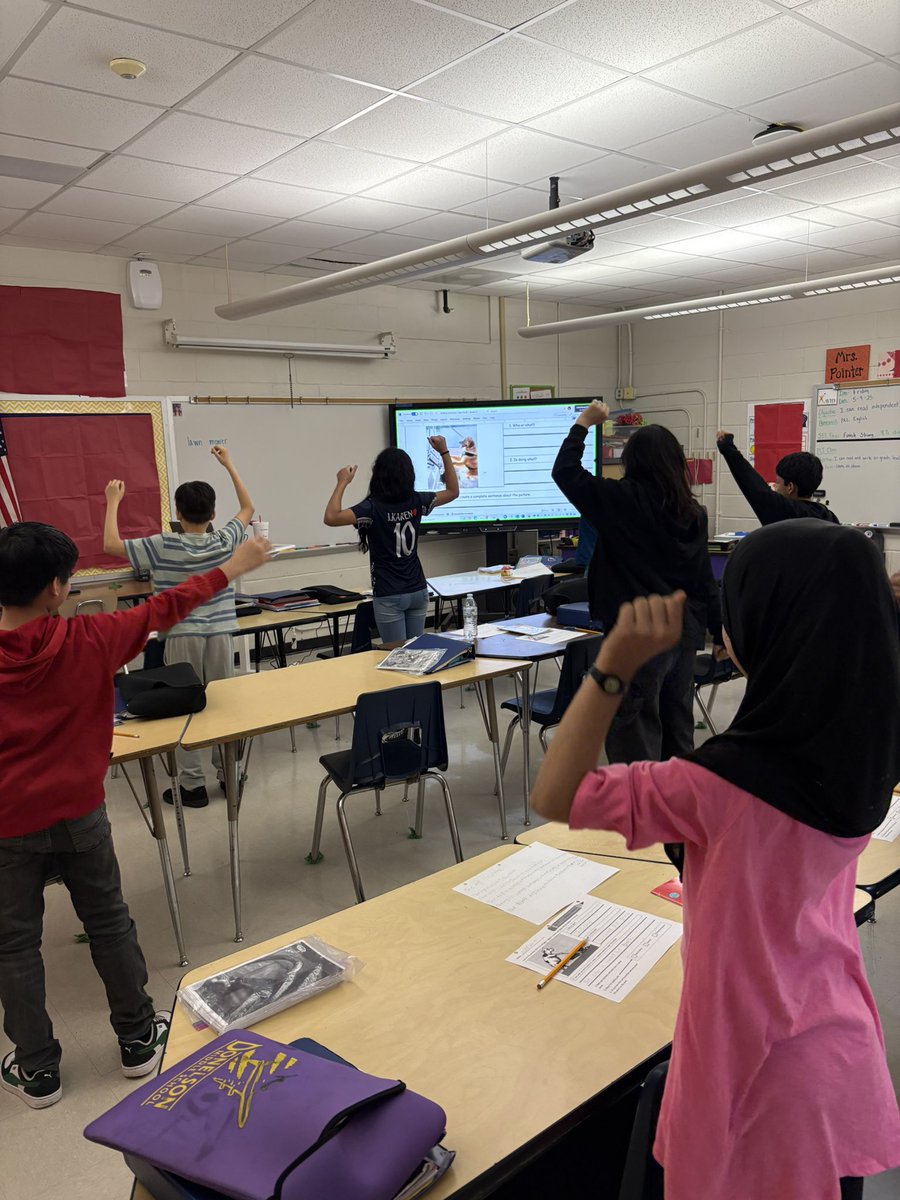 jill_pointer's tweet image. Mrs. Pointer’s 6th grade block 1 class taking a brain break on healthy Friday!
#MNPSWellnessWeek2025 
@MNPS_kidshealth 
@DonelsonMNPS