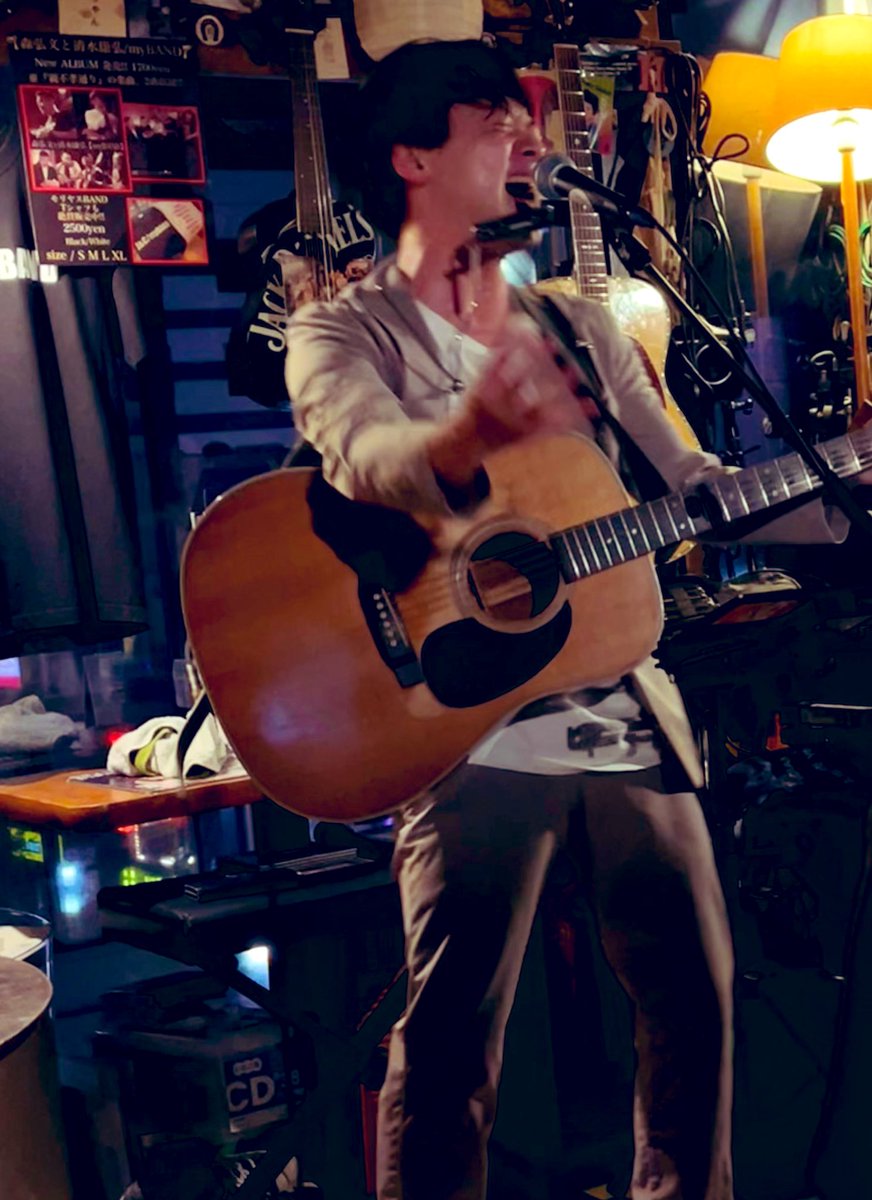 去年のHOMEでのライブの時
調子があまり良くなかったらしくて
満足できるライブが出来なかった事が
ものすごく悔しかったのか

今回は、100%、いや120%でいどむ！と
その言葉通り、めちゃめちゃいいライブだったー❣️

新曲も良かったし
すごい感動した✨✨✨

#和製ケビン
#福岡親不孝通りHOME
