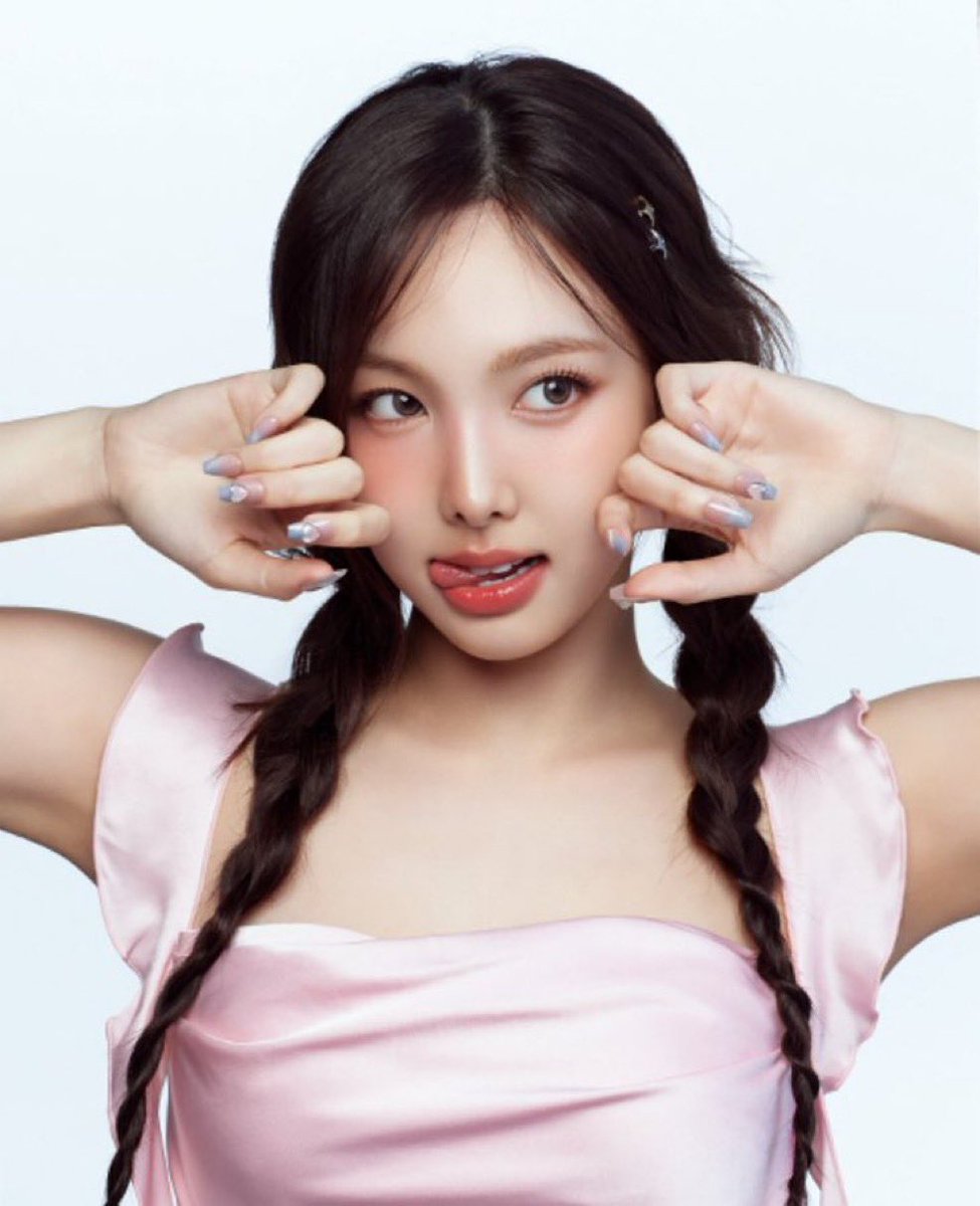 naxluv's tweet photo. 그냥 임나연을 느껴…………… https://t.co/FDXYvWkked