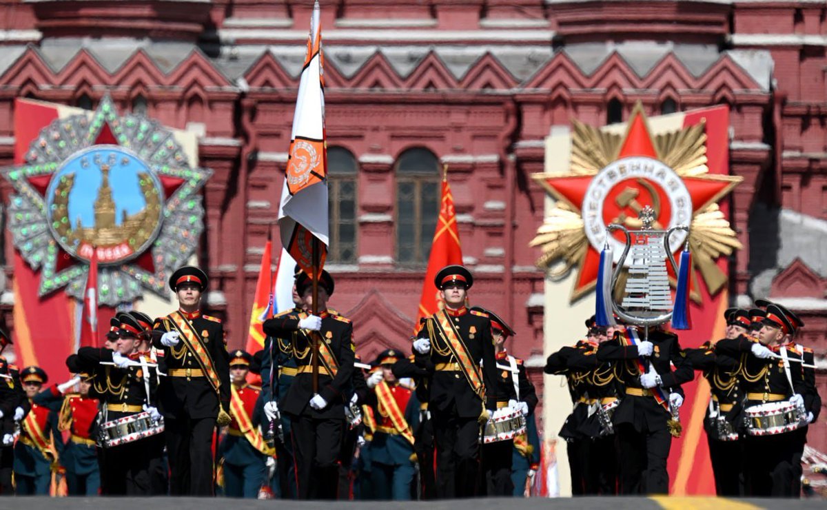 🇷🇺  Desfile de la Victoria en conmemoración del 80.º Aniversario de la Victoria sobre el nazismo.

📍 Plaza Roja, Moscú

#Victoria80