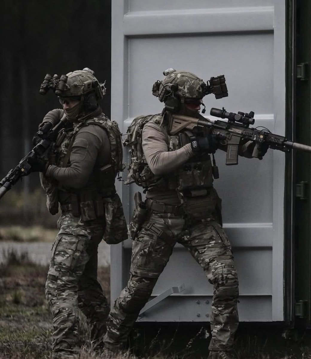 ForceSpecialeFr's tweet image. Équipiers du #1erRPIMA lors d’une démonstration au SOFINS 2025 🇫🇷

#FrenchSAS 
#ForcesSpécialesFrançaises