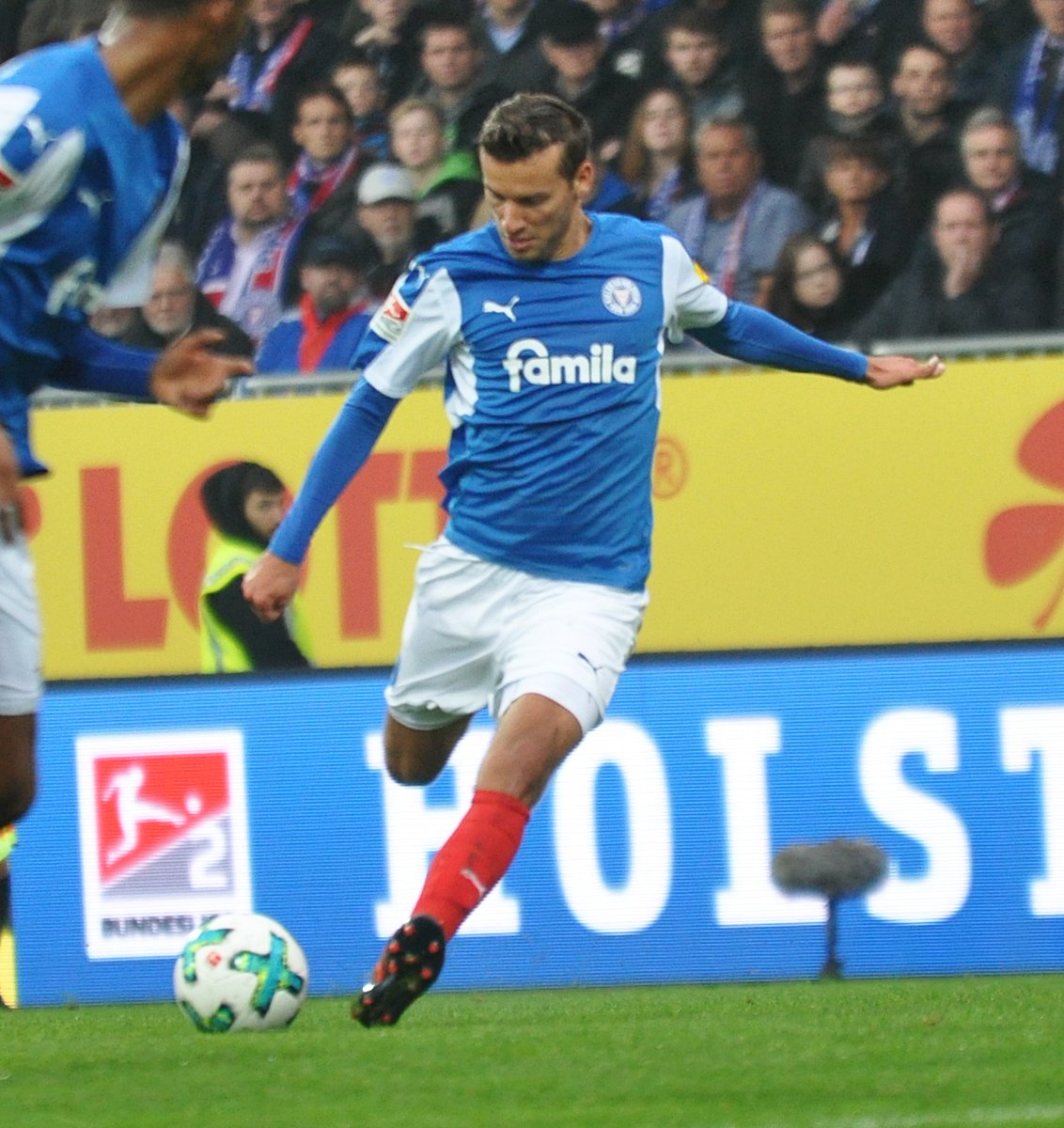 Unser ehemaliger Spieler Tom Weilandt braucht unsere Hilfe. Er ist an Leukämie erkrankt und es gibt aktuell keinen passenden Spender. 🏥

Hier erfahrt ihr, wie ihr Tom und anderen Betroffenen helfen könnt ⏩ dkms.de/aktiv-werden/s…
_
#KielAhoi