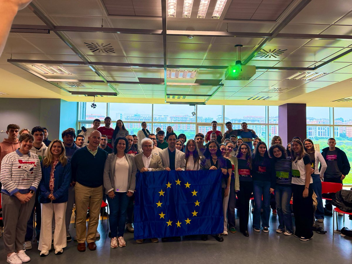 También hemos celebrado, junto a los estudiantes que han participado en el Escape Room organizado por Eunice, el Día de Europa 🇪🇺. ¡Orgullosos de formar parte de la UE!