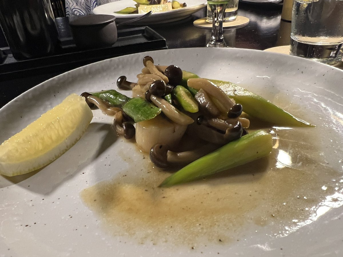 ホタテとアスパラの炒め物。