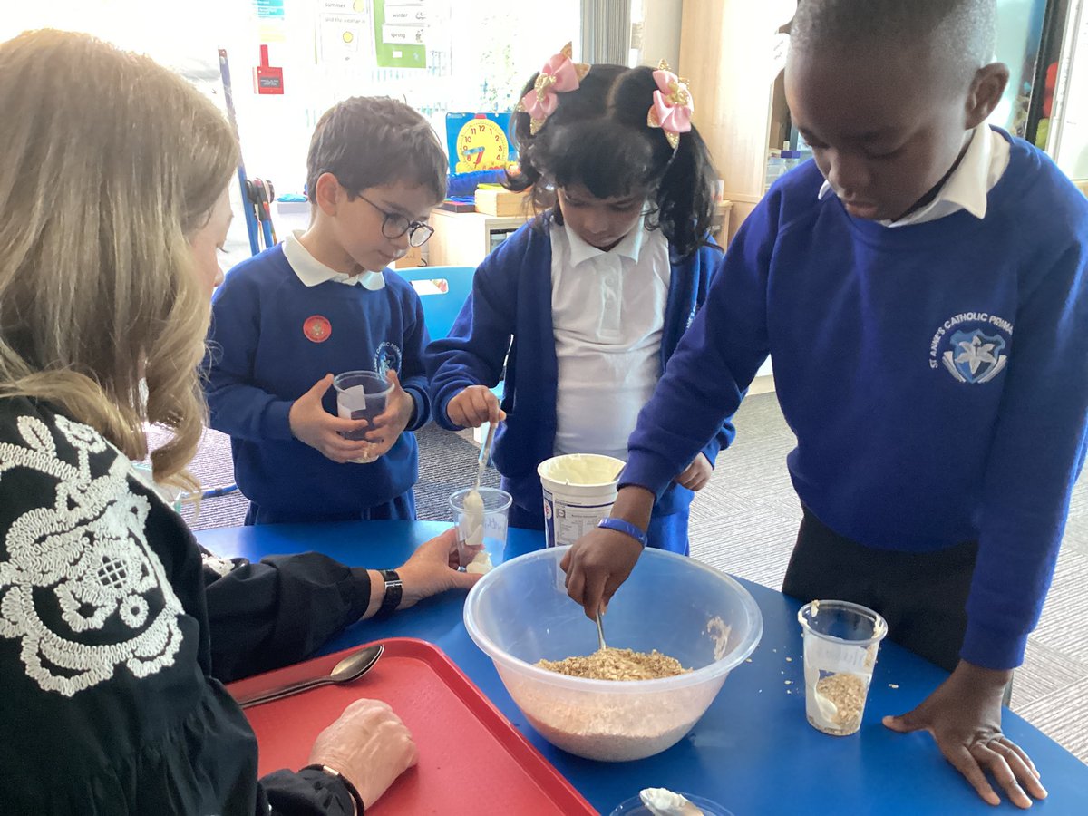 Miss Clegg (@willowclassy1) on Twitter photo Willow class know all about which foods are best for energy and health. We all enjoyed choosing ingredients for our breakfast pots! #healthyschool <a href="/StAnnesLiv/">St Anne's Liverpool</a> Willow class know all about which foods are best for energy and health. We all enjoyed choosing ingredients for our breakfast pots! #healthyschool <a href="/StAnnesLiv/">St Anne's Liverpool</a>