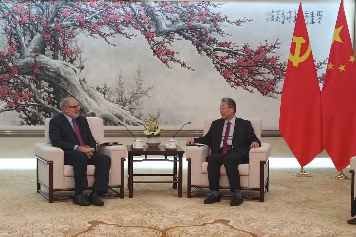 AnayansiRCamejo's tweet image. 🇨🇺🇨🇳| Vicejefe Dpto Enlace Internacional CCPCCh, @MahuiChina, recibió a @EugenioMtnez, DG #ALC @CubaMINREX.

Constataron consolidación del diálogo político y nexos partidistas como parte de construcción conjunta de una comunidad de futuro compartido bilateral.

#CubaChina65