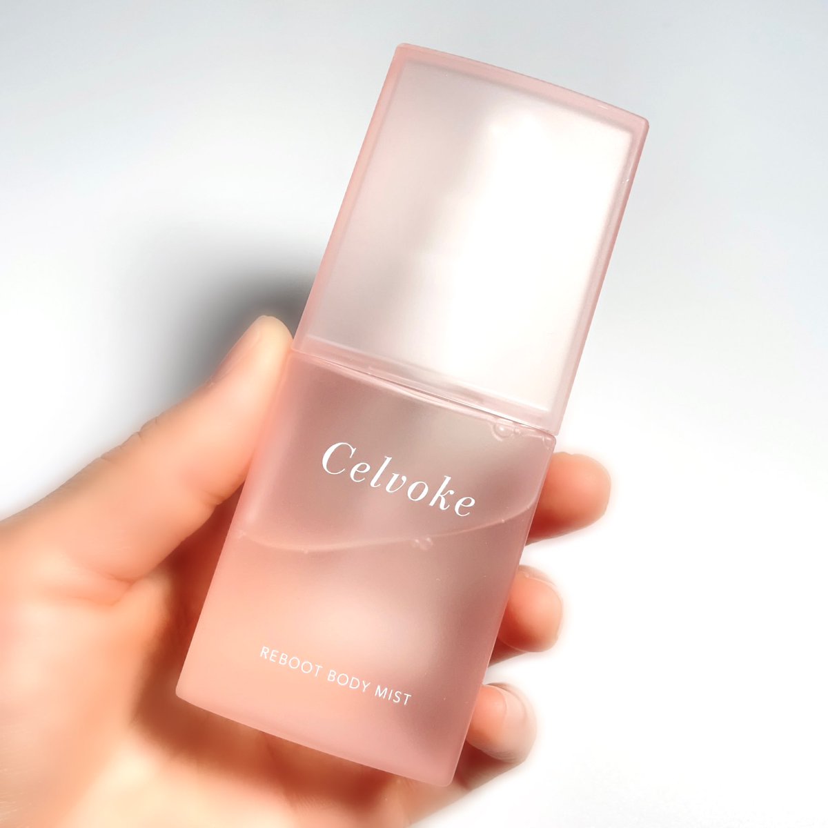 SHUSHUCHANNEL's tweet image. 【セルヴォーク リブート ボディミスト N Breezy Garden】

2025/5/9~ 限定発売🎉･:*:･｡

肌をクールに潤すボディミスト🫧
香水のような爽やかさ・奥行き・深みのある複雑に交わる香り。

正直、Celvokeからこんなアイテムが出ているなんて驚きでした🤩！

#Celvoke (投稿義務なしギフティング)