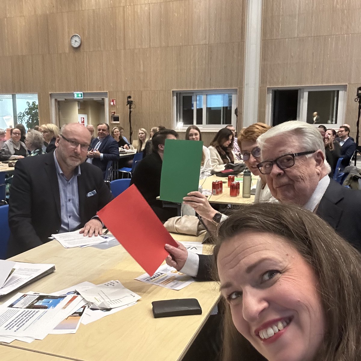 Viikko oli ilo päättää Tampereen uuden ja vanhan kaupunginvaltuuston ja virkakunnan yhteiseen tulevaisuusvisiointiin sekä Kokoomuksen uuden valtuustoryhmän kokoukseen. Tällä joukkueella on hyvä suunnata katse tuleviin vuosiin! 💙