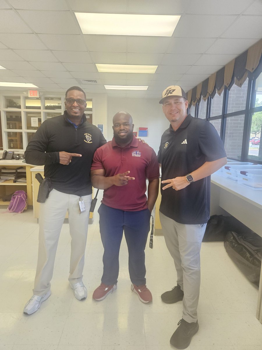 Coach Campbell East Ridge Knights Football (@diondraecampbe2) on Twitter photo Huge thank you to my guy <a href="/Coach_Marlow6/">Jairus Marlow</a> for recruiting our players at East Ridge High School. Much appreciated‼️
<a href="/ERHSFB/">East Ridge Knights Football ⚔️🛡🗡</a> <a href="/donnieburchfiel/">Coach Burchfield</a> <a href="/CoachFscott18/">Frank Scott</a> <a href="/STU_Football/">STU Football</a> Huge thank you to my guy <a href="/Coach_Marlow6/">Jairus Marlow</a> for recruiting our players at East Ridge High School. Much appreciated‼️
<a href="/ERHSFB/">East Ridge Knights Football ⚔️🛡🗡</a> <a href="/donnieburchfiel/">Coach Burchfield</a> <a href="/CoachFscott18/">Frank Scott</a> <a href="/STU_Football/">STU Football</a>