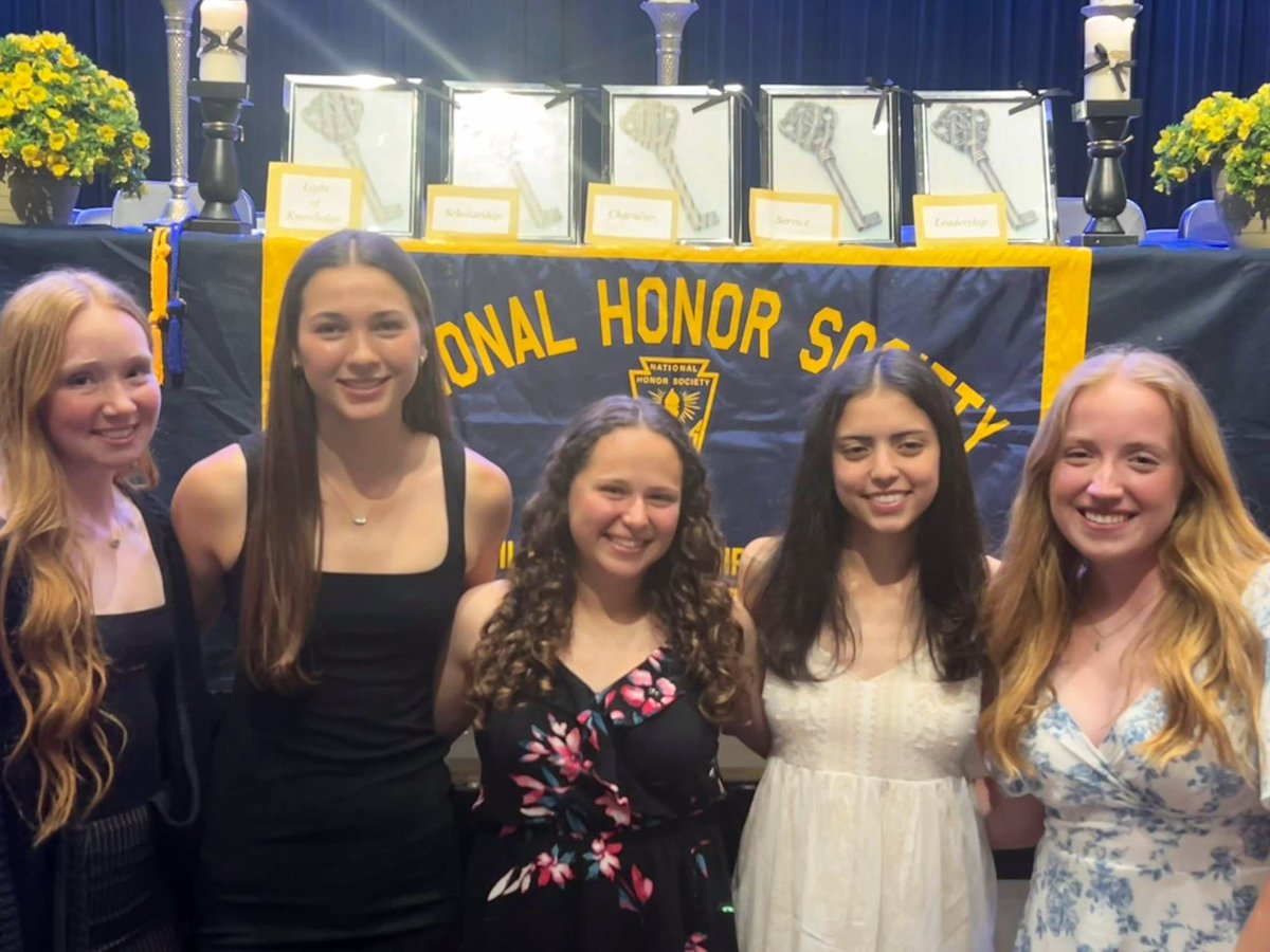 Coach Keyzer (@coachkeyzer_) on Twitter photo Our Flag Football Girls getting it done on and off the field this Spring!!! 📚🏈 #AcademicWeapons #WMFF #empowHER <a href="/WMAthleticDept/">WMAthletics</a> <a href="/wmhometownpride/">WM Hometown Pride</a> Our Flag Football Girls getting it done on and off the field this Spring!!! 📚🏈 #AcademicWeapons #WMFF #empowHER <a href="/WMAthleticDept/">WMAthletics</a> <a href="/wmhometownpride/">WM Hometown Pride</a>